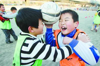 中小學(xué)校園極缺專業(yè)足球教師