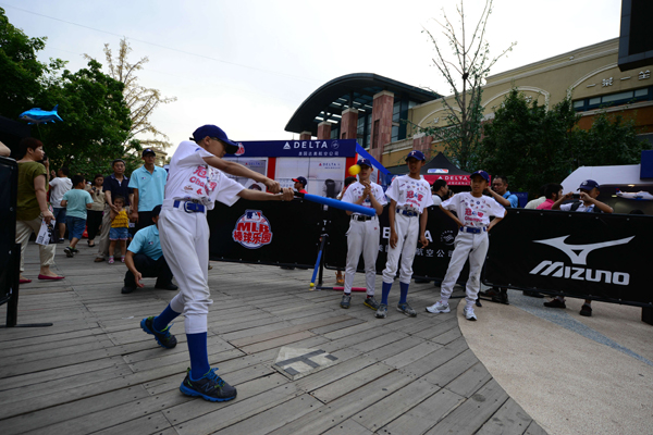 構(gòu)筑棒球樂土引領(lǐng)時尚風(fēng)潮——2013年MLB棒球樂園北京站快樂傳遞