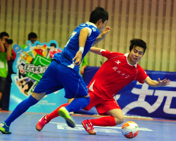 特步大五總決賽完美落幕 校園足球攜足球啦啦隊玩轉(zhuǎn)賽場