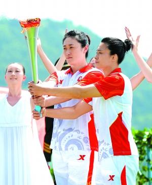 全運(yùn)圣火今天點(diǎn)燃 奧運(yùn)冠軍劉亞男王嬌采集火種