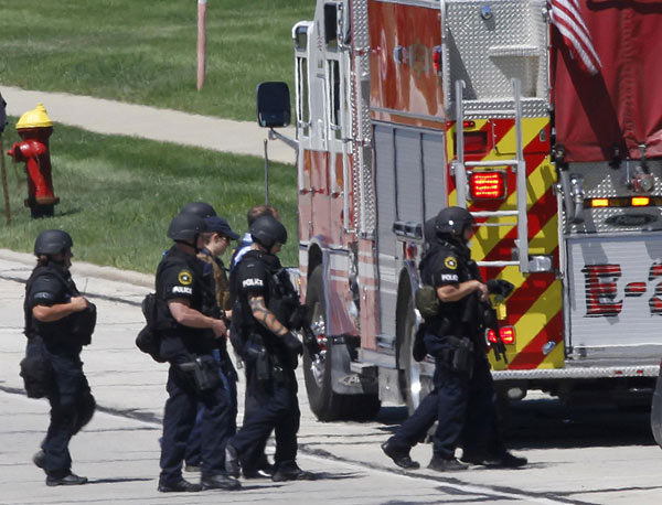 SWAT team members walk beside an emergency vehicle near a Sikh temple in Oak Creek, Wisconsin August 5, 2012 following a mass shooting inside and outside the temple. A shooting during Sunday services at a Sikh temple left at least seven people dead, including a gunman, and at least three critically wounded, police and hospital officials said.  7 dead, including gunman, in US shooting